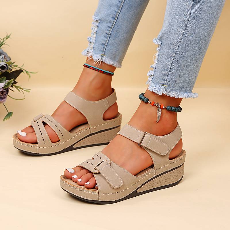 Caitlin™  | Orthopedic Support Meets Summer Style